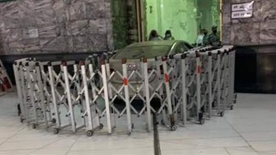 لحظة القبض على سائق سيارة الحرم المكي.. والتحريات: مختل عقليًّا | صور