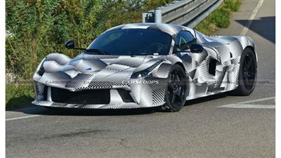 فيراري تختبر سيارتها المزودة بتقنيات كهربائية