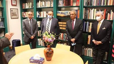 زاهي حواس يلقي محاضرة عن أسرار الفراعنة بجامعة النيل