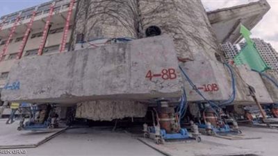 بناية تتحرك من موقعها في الصين