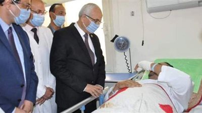 نائب وزير التعليم يزور معلم سمنود المعتدى عليه | صور