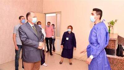محافظ أسيوط يتفقد العمل بمستشفيات الصدر والحميات ومدى جاهزيتها
