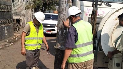 تطهير شبكة الصرف الصحي بشارع ربيع الجيزى| صور