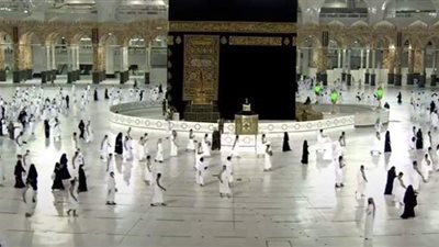 السماح بأداء العمرة والزيارة والصلوات للمواطنين والمقيمين من داخل المملكة ومن خارجها