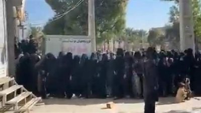 بعد أزمة الخبز.. طوابير السيدات في إيران للحصول على زيت الطعام/ فيديو