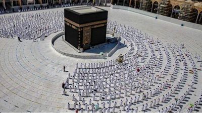 السياحة تعلن موعد بدء تفويج أولى رحلات العمرة للسعودية