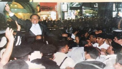 عمرو عرفة: زجاج سيارة عادل إمام تحطم في آخر عرض لـ