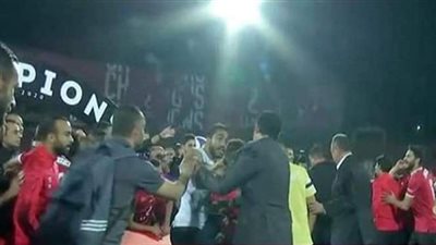 كواليس جديدة في أزمة كهربا ومحمد فضل باحتفالية تسليم درع الدوري | فيديو