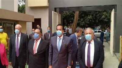 وزير التعليم العالي يفتتح أعمال تطوير كلية التجارة وإدارة الأعمال بالزمالك بجامعة حلوان