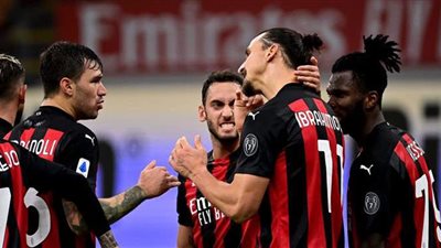 إبراهيموفيتش يقود ميلان للحفاظ على صدارة الدوري الإيطالي بفوز أمام أودينيزي