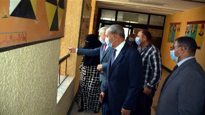 محافظ القليوبية يتفقد مقر اللجنة العامة لانتخابات النواب في بنها