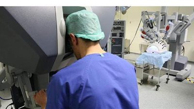 إنجاز طبي نادر في الإمارات.. روبوت ينجح في إجراء3 عمليات جراحية