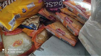 ضبط سلع غذائية منتهية الصلاحية في سوبر ماركت بالإسماعيلية | صور