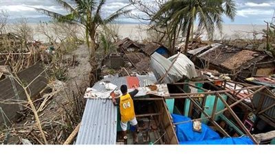 إعصار قوي يخلف 10 قتلى ويشرد مئات الآلاف في الفلبين