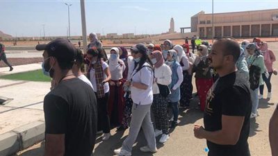 الشباب والرياضة تنظم زيارة للمشاركين بمعسكر زهرة المخيمات لقاعدة برنيس العسكرية