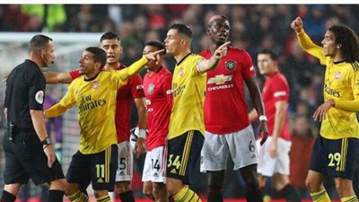 أرسنال يهزم مانشستر يونايتد في قمة الدوري الإنجليزي بهدف أوباميانج