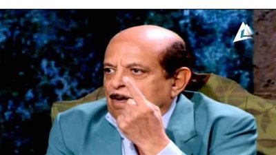 الشاعر بخيت بيومي يلقي قصيدة كوميدية ساخرة بمهرجان الموسيقى | فيديو