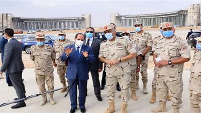 لحظة تفقد الرئيس السيسي لمشروعات العاصمة الجديدة | فيديو