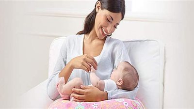 متى يجب على الأم  الالتزام بإرضاع طفلها؟.. دار الإفتاء تجيب