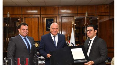 محافظ قنا يستقبل ممثلي البرنامج الرئاسي لتأهيل التنفيذيين للقيادة