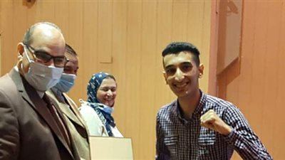 المستشفيات التعليمية تكرم أوائل الطلبة بمعاهد التمريض التابعة لها