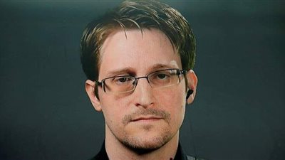 إدوارد سنودن  يطلب الحصول على الجنسية الروسية