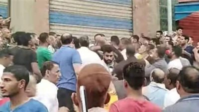 لحظة إلقاء الأهالي القبض على سيدة خطفت طفلتين بالغربية | فيديو