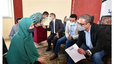 محافظ الفيوم يلتقي أهالي قرى إبشواي ويوجه بتغطية مصرف السعرانة