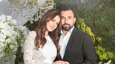 الفنانون يهنئون درة بعقد قرانها على هاني سعد