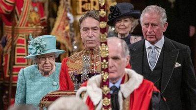 الكشف عن الموعد المتوقع لتخلي إليزابيث الثانية عن العرش لصالح الأمير تشارلز