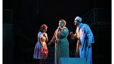 مد عرض مسرحية 