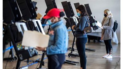 انطلاق انتخابات الرئاسة الأمريكية مع فتح مراكز اقتراع في مدينتين