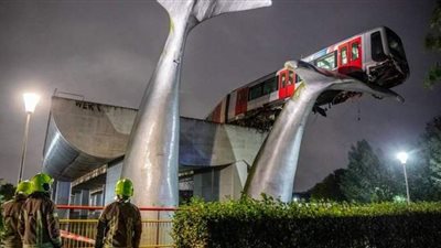 سائق قطار ينجو من كارثة بسبب 