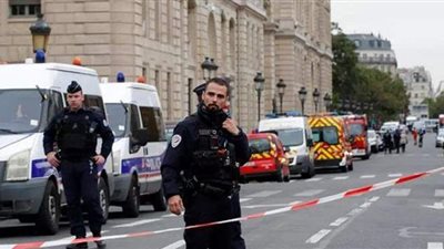 اعتقال مسلح يحمل سكينا وسط باريس