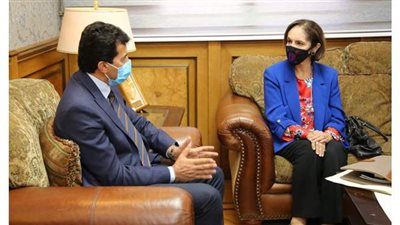 وزير الشباب يلتقي رئيس اللجنة الوطنية لمكافحة الهجرة غير الشرعية