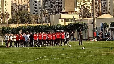 شوقي غريب يجتمع بلاعبي المنتخب الأوليمبي قبل بدء التدريب