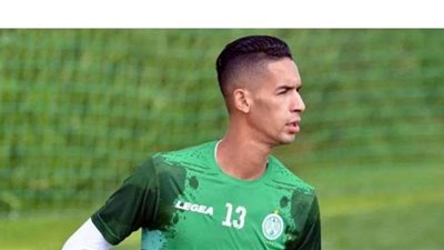 التقط صورا بتيشرت الأحمر.. صحيفة مغربية: بدر  بانون زار الأهلي سرا  لإنهاء إجراءات تعاقده | صور