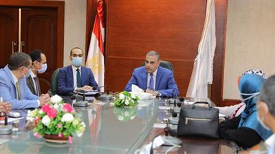 محافظ سوهاج يبحث استعدادات مواجهة موجة ثانية محتملة من كورونا