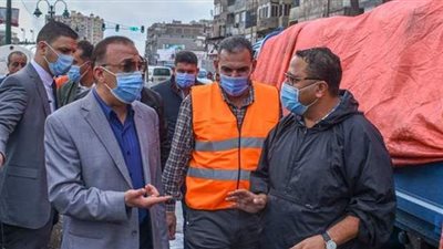 محافظ الإسكندرية يتفقد شوارع وميادين المحافظة لمتابعة تداعيات تراكمات مياه الأمطار