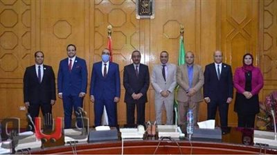 محافظ الاسماعيلية يكرم متدربي البرنامج الرئاسى لتأهيل التنفيذيين للقيادة