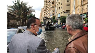 كسر مفاجئ في ماسورة المياه الرئيسية بحي شرق  بالإسكندرية