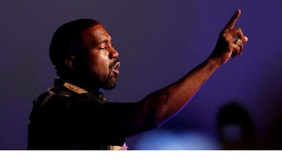 كاني ويست ينسحب من انتخابات الرئاسة الأمريكية.. ويصوت لنفسه