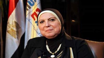 نيفين جامع : 