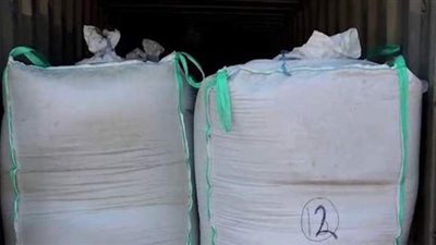 لحظة إحباط تهريب 11 طن نفايات خطرة | فيديو