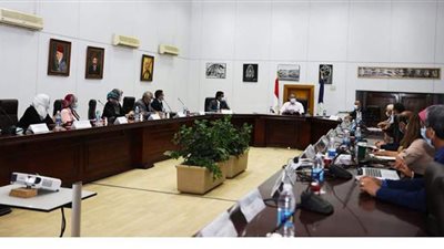 وزير الآثار والسياحة يبحث أنظمة الاتصالات وتكنولوجيا المعلومات بالمتحف المصري الكبير