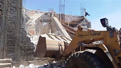 إزالة مبنى بأرض الإصلاح الزراعي في أرمنت بالأقصر