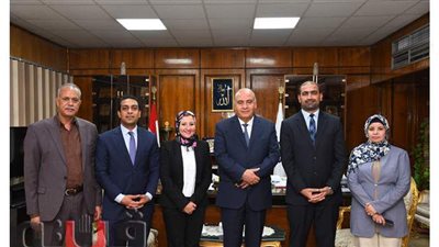 محافظ قنا يلتقي متدربي البرنامج الرئاسي لتأهيل التنفيذيين للقيادة