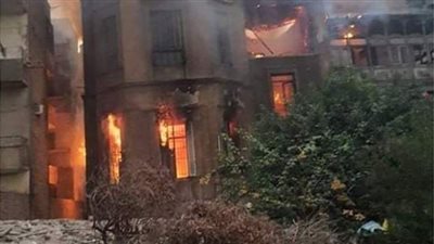 إخماد حريق هائل نشب داخل عقار مهجور في الوايلى | صور