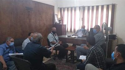 أهالى المنتزة بالإسكندرية يستعرضون مشاكلهم أمام رئيس الحي