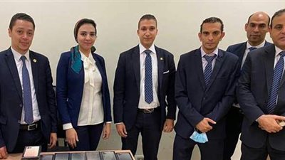 أحباط تهريب كمية من الهواتف بحوزة راكب في مطار القاهرة